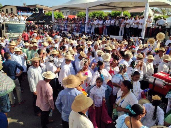Desfile de las Mil Polleras 2015