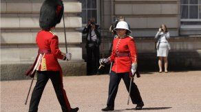 Mujer dirige Cambio de Guardia en Palacio de Buckingham