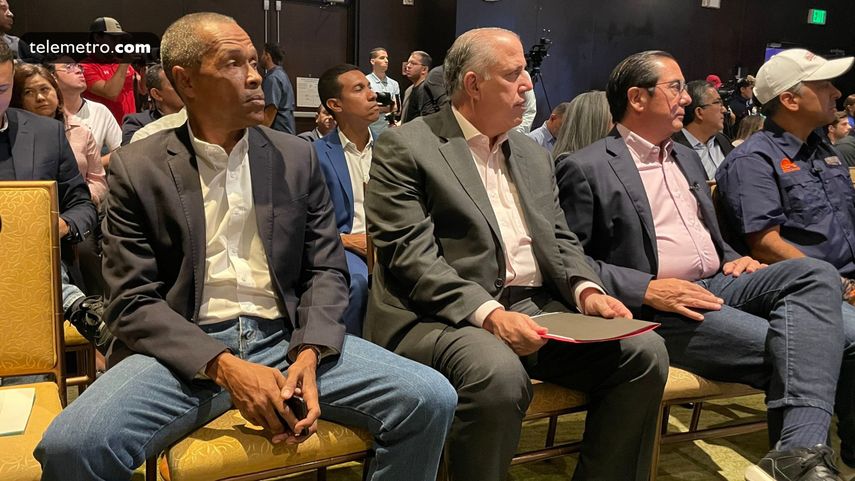 Firma del Pacto por el Deporte 2024-2029 por los candidatos presidenciales. Firma del Pacto por el Deporte 2024-2029 por los candidatos presidenciales.