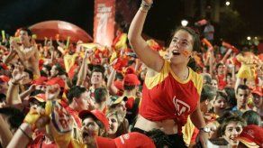 Aficionados celebran el título de España en la Eurocopa