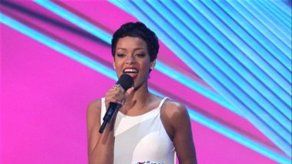 Rihanna besa a Chris Brown en los Premios MTV