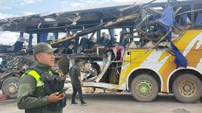 Choque de autobuses deja 37 muertos en Bolivia, entre ellos cuatro menores