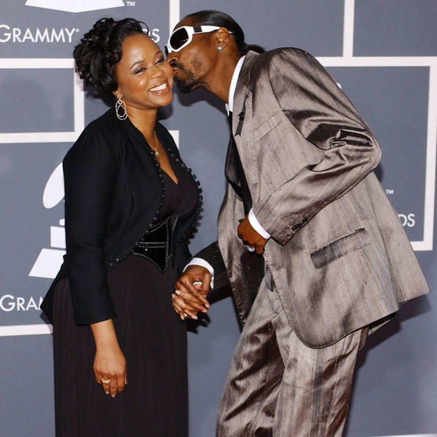El exitoso Snoop Dogg revela el secreto de un matrimonio feliz.