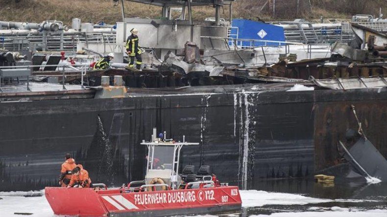 Explosión en buque cisterna en Alemania deja dos trabajadores muertos