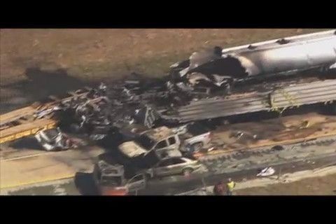 Video: Aparatoso accidente vial deja 4 muertos en EEUU