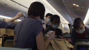 Médica de Los Ángeles asiste parto en vuelo de Taiwán