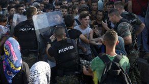 Macedonia: Lanzan granadas de sonido a migrantes en frontera