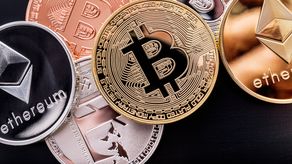 Para llegar a más usuarios en los próximos años, las plataformas de cadenas de bloques y de criptomonedas deben trabajar con organismos reguladores.