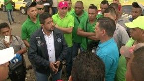 Conductores de buses piratas molestos por operativo de la ATTT Conductores de buses piratas molestos por operativo de la ATTT