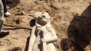 Descubren estatua de una hija del faraón Amenhotep III en el sur de Egipto