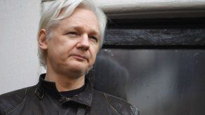 Canciller de Ecuador dice que asilo de Assange no puede durar años