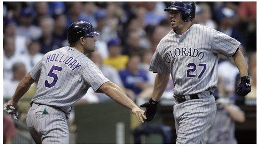 Rusch gana su primero en dos años; Rockies 8, Cerveceros 3