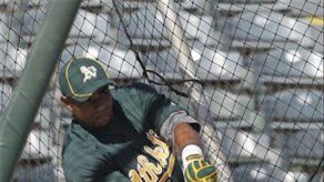 Cubano Céspedes inicia su aventura con los Atléticos
