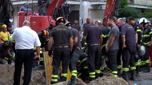 Rescatan a hombre de un túnel en Roma que podría haberse excavado para robar banco