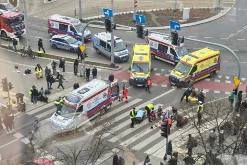 Auto embiste a peatones en Polonia y deja unos 17 heridos