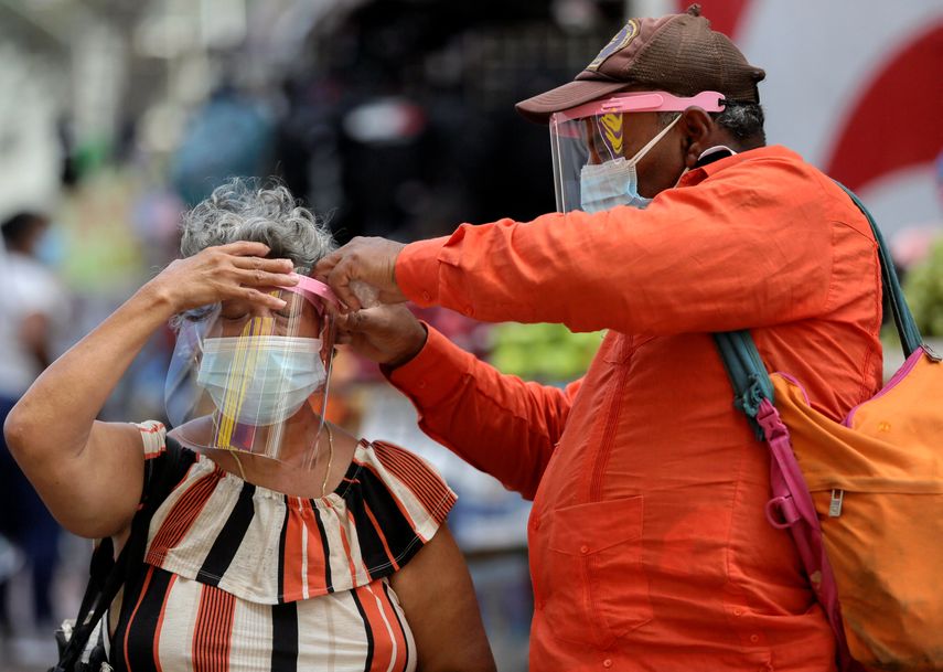 El uso obligatorio de la careta en el transporte es analizado por el Minsa.
