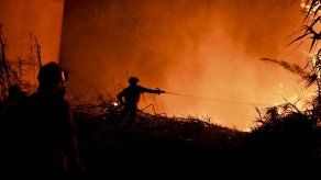 Los bomberos controlan los principales incendios en el centro de Portugal