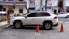 El vehículo recibió varios impactos de bala.