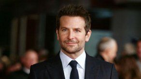Bradley Cooper se emociona al recodar a su padre fallecido
