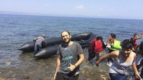 Guardacostas griegos rescatan a 171 refugiados