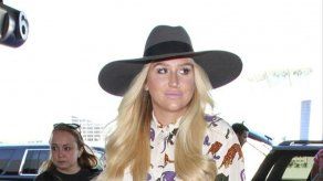 Kesha recupera su chaqueta perdida