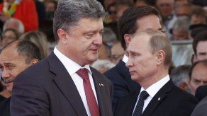 Poroshenko invita a Putin a aceptar el plan de paz con hechos y no palabras