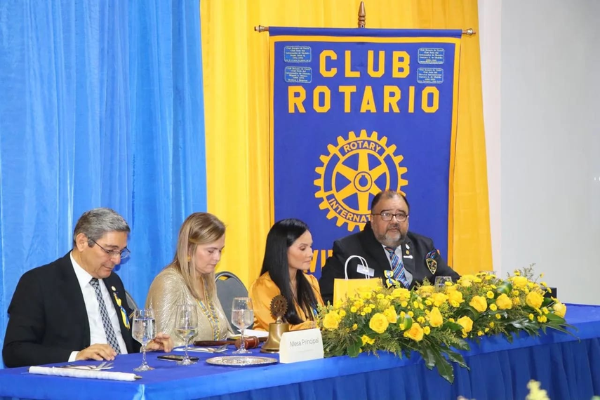 Nueva directiva del Club Rotario de David.