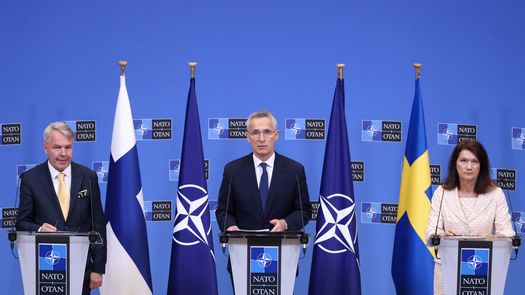 Estados Unidos se convirtió así en 23º de los 30 países de la OTAN en respaldar formalmente la adhesión de ambos países nórdicos a la alianza de defensa transatlántica.