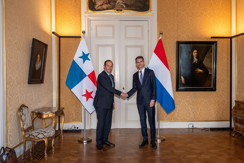 Visita del canciller Martínez-Acha Vásquez a Países Bajos