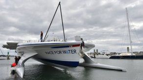 Barco suizo navega alrededor del mundo para luchar contra desechos plásticos