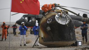 El ambicioso programa espacial de China puso en órbita a su primer astronauta en 2003, y llevó vehículos teledirigidos a la Luna en 2013 y a Marte el año pasado.