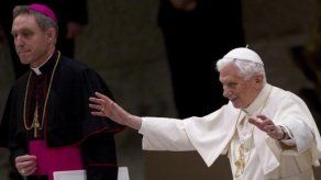 Benedicto XVI pide rezar por la Iglesia en este particular momento