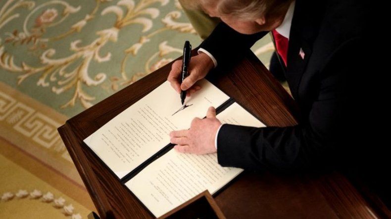 Trump amenaza con imponer aranceles a todas las importaciones de productos chinos
