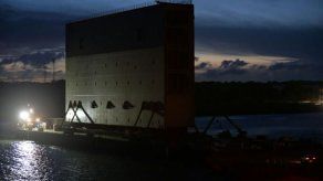 Trasladan última compuerta del proyecto de Ampliación del Canal