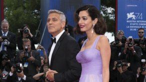 George Clooney bromea sobre la fuerte personalidad de sus mellizos