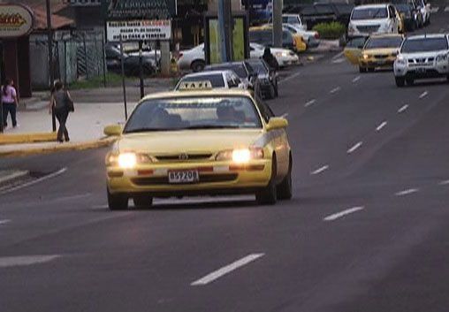 Taxistas suspenden medida de paro, esperarán reunión con ATTT
