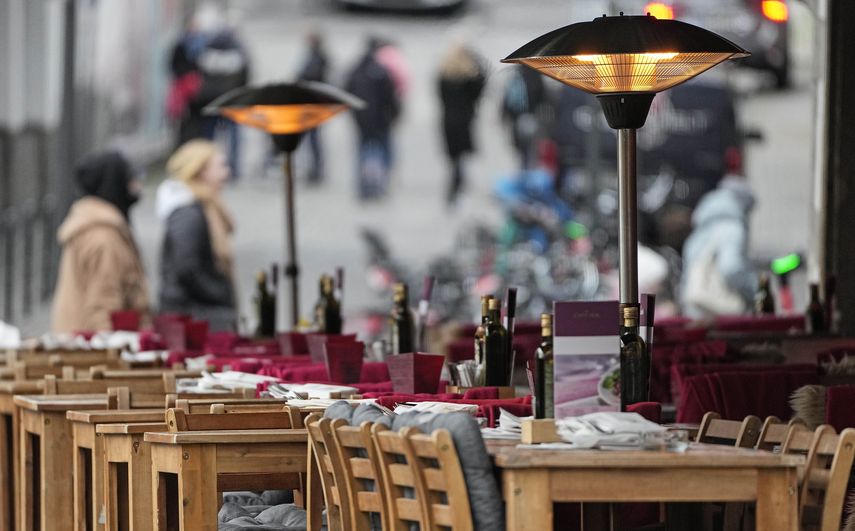 Alemania endurece restricciones a restaurantes por pandemia