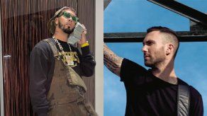 Anuel AA y Adam Levine estarán en el tema Button.