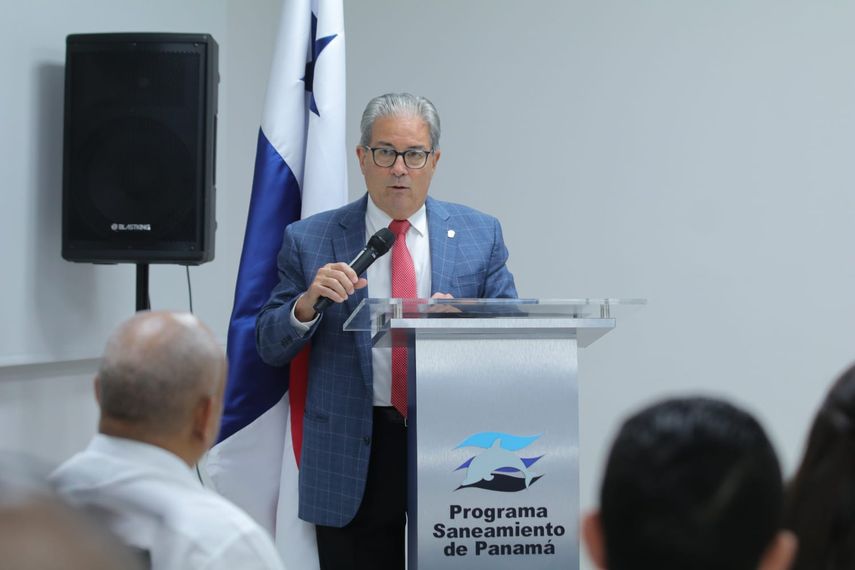 Ministro de Salud, Fernando Boyd Galindo. Ministro de Salud, Fernando Boyd Galindo.