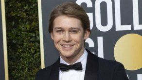 Joe Alwyn no ve nada extraño en su reticencia a hablar de Taylor Swift