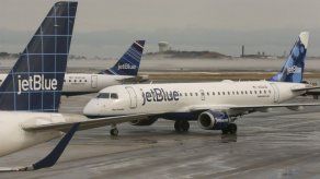 JetBlue y Southwest cancelan vuelos por frío