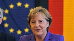 Partido de Merkel lidera elección regional pero mayoría indefinida