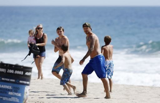David Beckham luce su cuerpo al sol