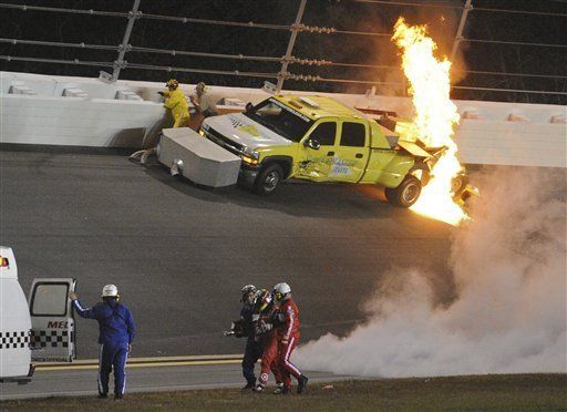 Matt Kenseth gana 500 millas de Daytona; Montoya colisiona