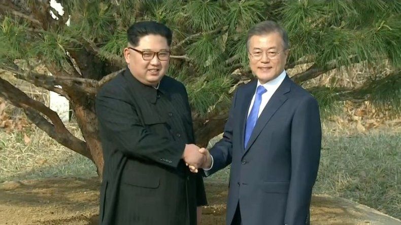Las dos Coreas se comprometen con la desnuclearización en una histórica cumbre