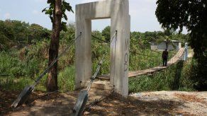 Hurtan láminas de puente colgante peatonal en Pacora