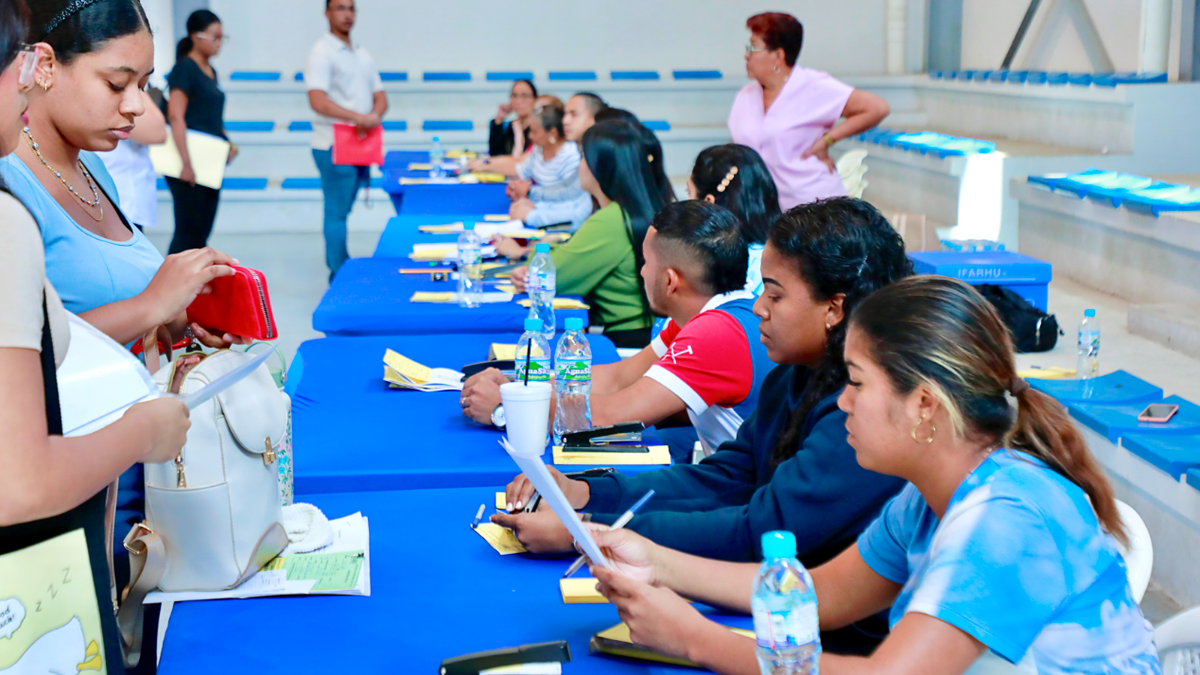 Universitarios participaron en el Concurso General de Becas 2026.