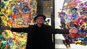 El actor Anthony Hopkins durante una muestra de su obra en Jeff Mitchum Galleries.
