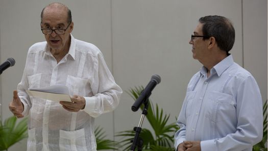 Petro dijo el viernes a la prensa desde Bogotá que con el ELN apenas comienzan los acercamientos, sin brindar más detalles. “Es un tanteo, vamos a ver”, indicó.
