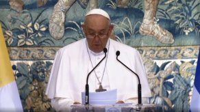 El papa denuncia en Atenas una Europa desgarrada por los egoísmos nacionalistas